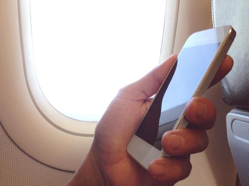 دلایل خاموش کردن موبایل در پرواز